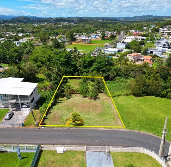CALLE CEMI URB. HACIENDAS DEL CARIBE #B6, Toa Alta, PR 00953