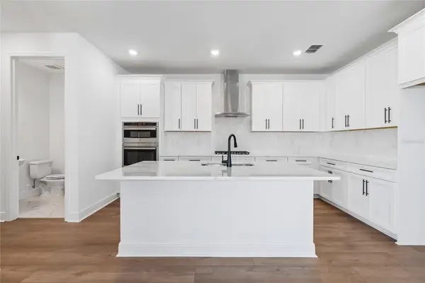 8111 SEAFLOWER Pkwy, Bradenton, FL 34210