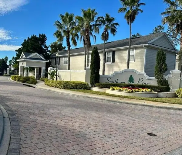 330 SOUTHERN PECAN CIR #208, Winter Garden, FL 34787