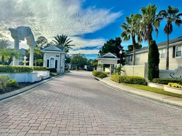 330 SOUTHERN PECAN CIR #208, Winter Garden, FL 34787