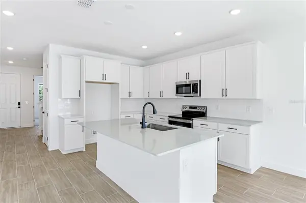 178 BLUE STAR CT, Tavares, FL 32778