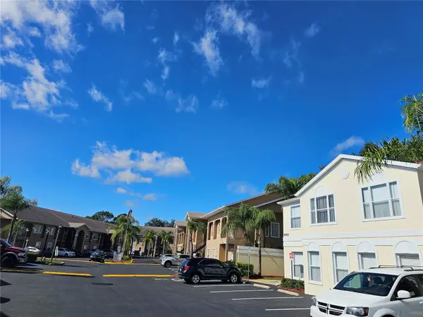 8815 GRAND PALMS CIR #B, Kissimmee, FL 34747