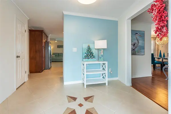 910 CHIPAWAY DR, Apollo Beach, FL 33572