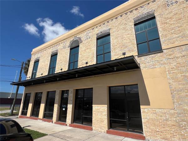 2100 W MAIN ST, Tampa, FL 33607