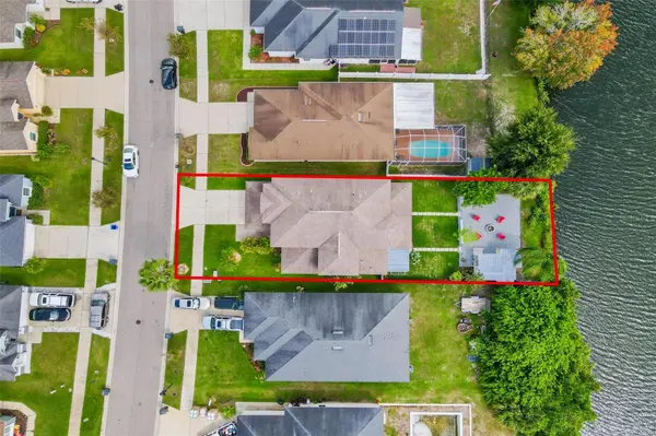 11302 SOUTHWIND LAKE DR, Gibsonton, FL 33534