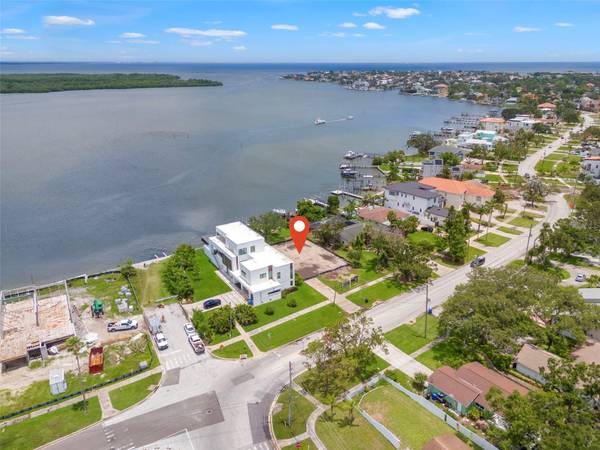 6151 BAYOU GRANDE BLVD NE, St Petersburg, FL 33703