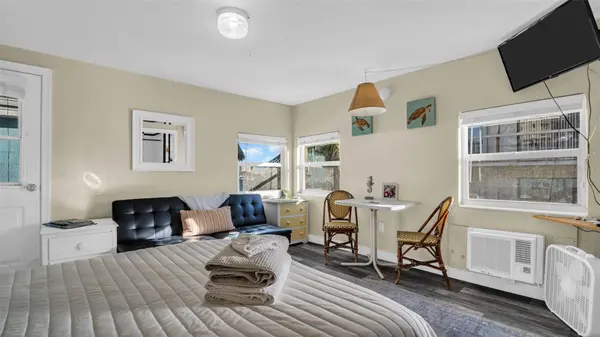 483 E SHORE DR #D3, Clearwater Beach, FL 33767