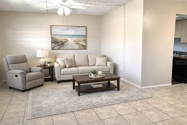 12760 INDIAN ROCKS RD #562, Largo, FL 33774