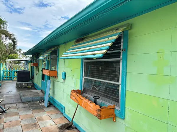 18006 4TH ST E, Redington Shores, FL 33708