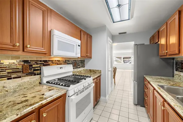 10038 62ND TER N #1, St Petersburg, FL 33708