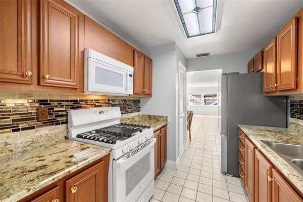 10038 62ND TER N #1, St Petersburg, FL 33708