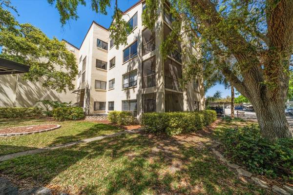 700 STARKEY RD #1111, Largo, FL 33771