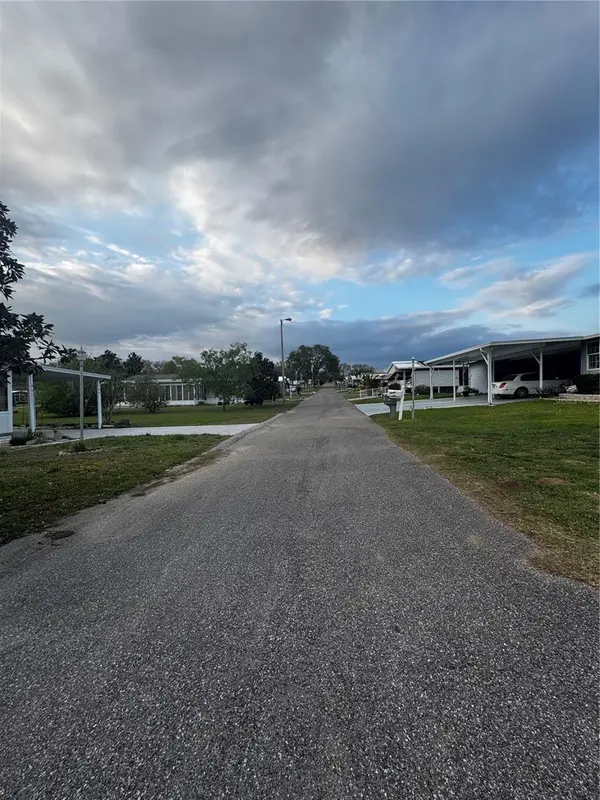 10024 WELLINGTON AVE, Dade City, FL 33525