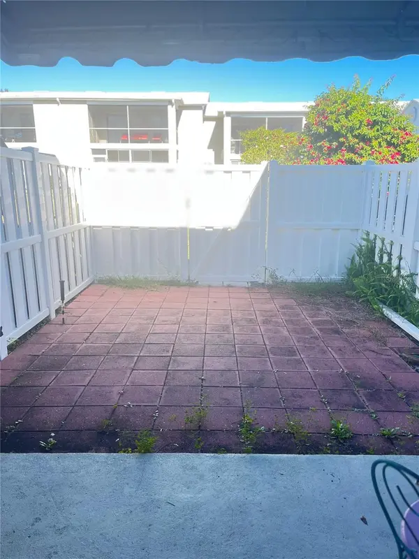 689 LAKE HOWARD DR NW #1E, Winter Haven, FL 33880