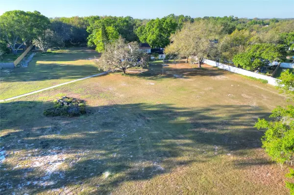 4207 E LUMSDEN RD, Valrico, FL 33594