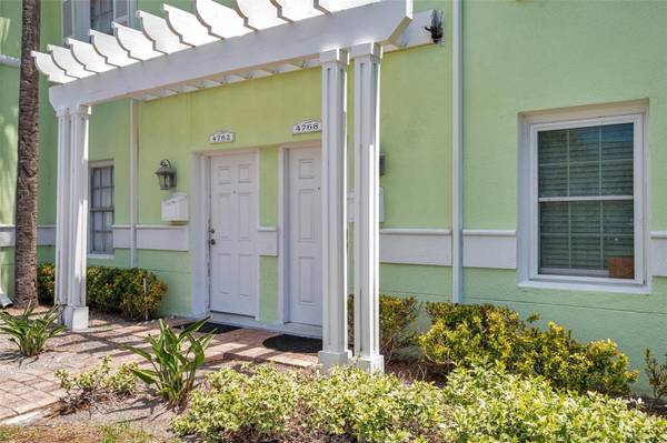 4768 COQUINA KEY DR SE, St Petersburg, FL 33705