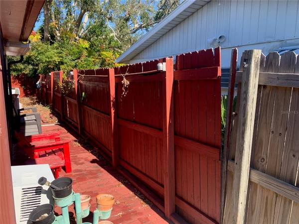 11600 CRYSTAL LAKE DR, Port Richey, FL 34668