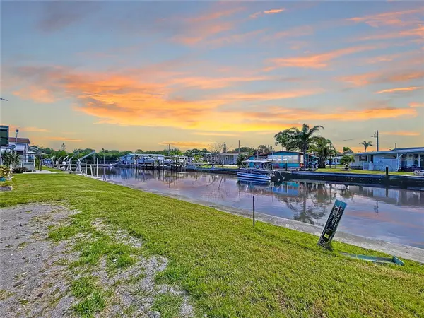 18 YAWL LN #18, Palm Harbor, FL 34683