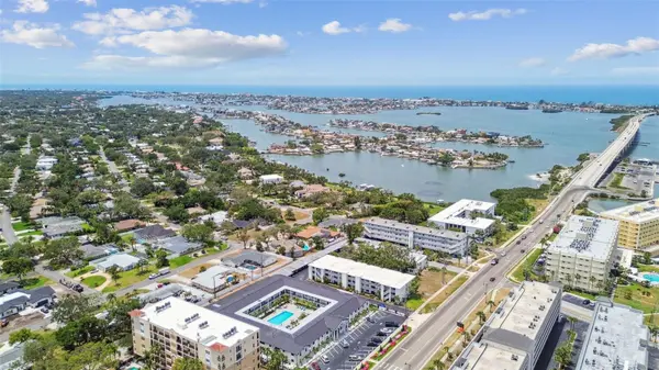 2942 W BAY DR #8, Belleair Bluffs, FL 33770