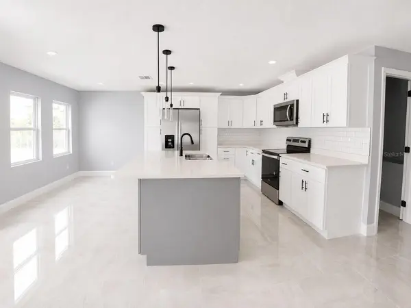 3704 SMITH TREE ST, Tampa, FL 33619