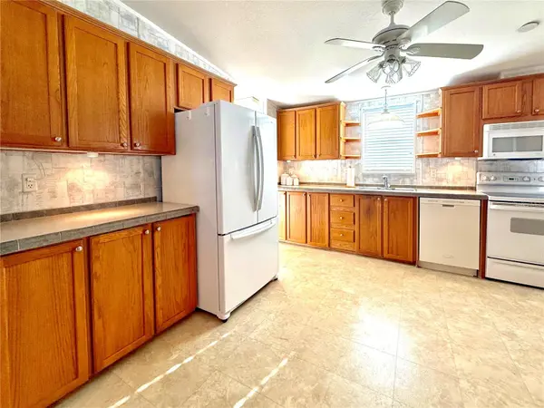 250 S PORT ROYAL LN, Apollo Beach, FL 33572