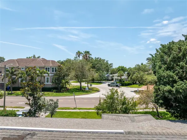 167 ALMEDO WAY NE, St Petersburg, FL 33704