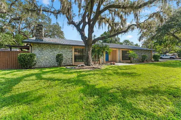 3011 LAKE ELLEN DR, Tampa, FL 33618
