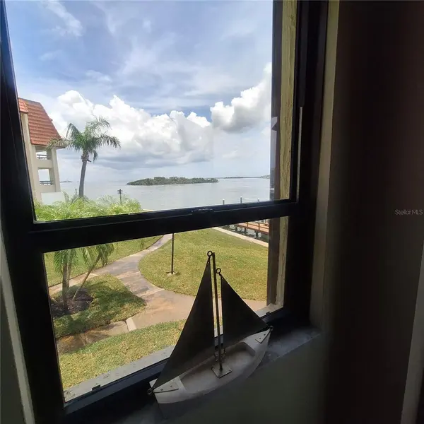 132 1ST ST E #101, Tierra Verde, FL 33715