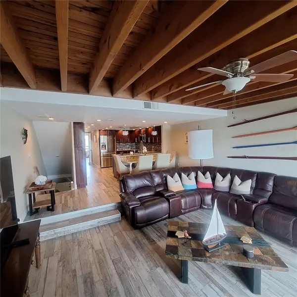 132 1ST ST E #101, Tierra Verde, FL 33715