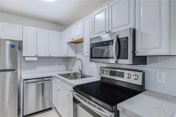 13718 ORANGE SUNSET DR #202, Tampa, FL 33618