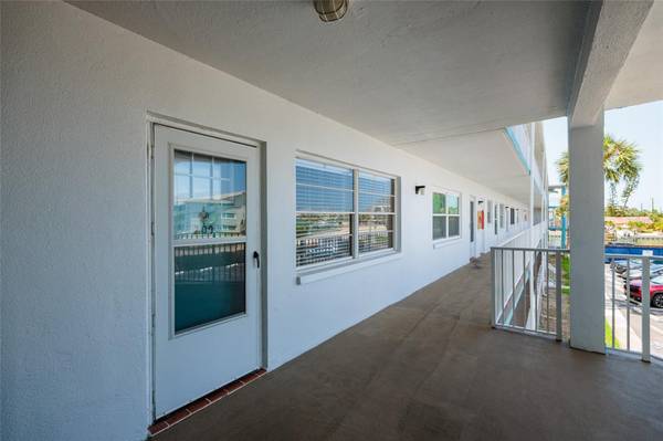 1893 SHORE DR S #209, South Pasadena, FL 33707