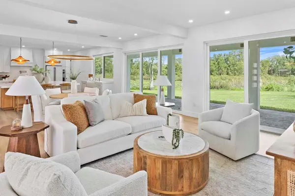 2202 NEWBERGER RD, Lutz, FL 33549