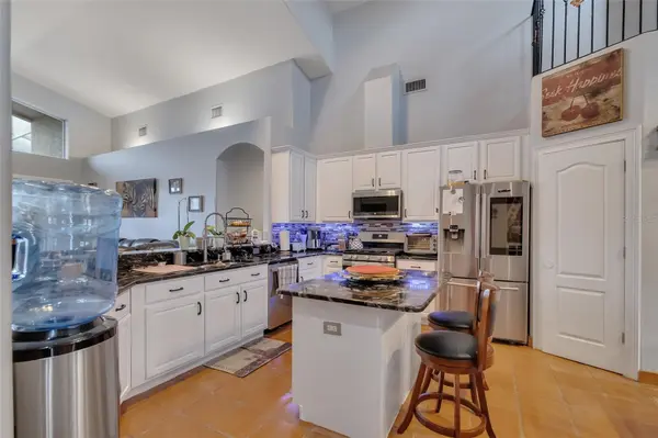 10327 MEADOW CROSSING DR, Tampa, FL 33647