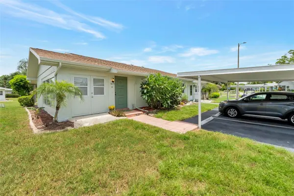 1814 FOXHUNT DR #A, Sun City Center, FL 33573