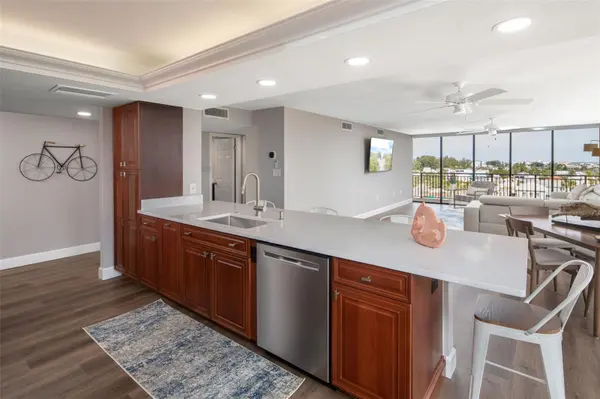 7650 BAYSHORE DR #606, Treasure Island, FL 33706