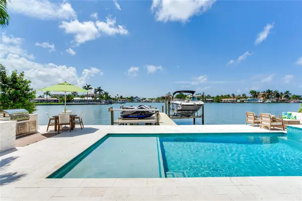 17081 DOLPHIN DR, North Redington Beach, FL 33708