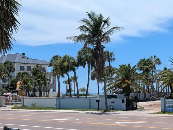 941 GULF BLVD, Belleair Beach, FL 33786
