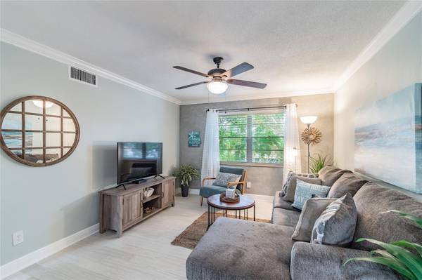 439 S PAULA DR #202, Dunedin, FL 34698