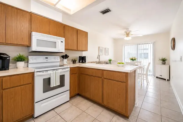 11805 LOBLOLLY PINE DR, New Port Richey, FL 34654