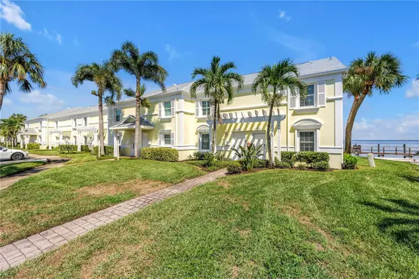4982 COQUINA KEY DR SE, St Petersburg, FL 33705