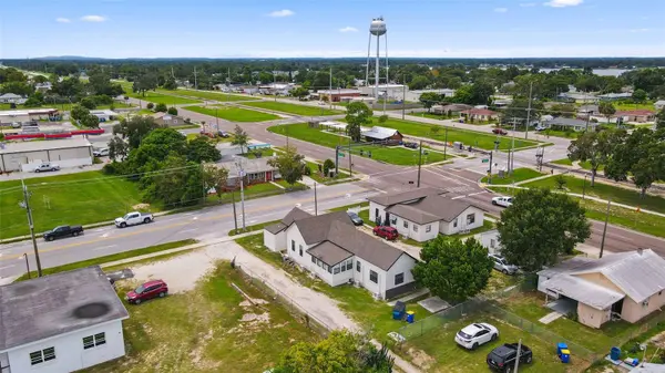 19 W EAGLE AVE, Eagle Lake, FL 33839