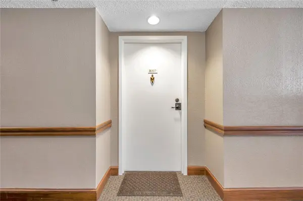 2333 FEATHER SOUND DR #B307, Clearwater, FL 33762