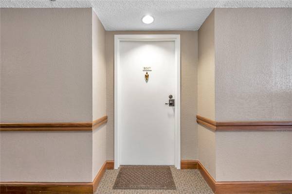 2333 FEATHER SOUND DR #B307, Clearwater, FL 33762