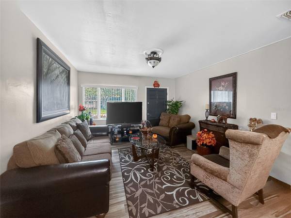 8009 CORNWALL LN, Tampa, FL 33615