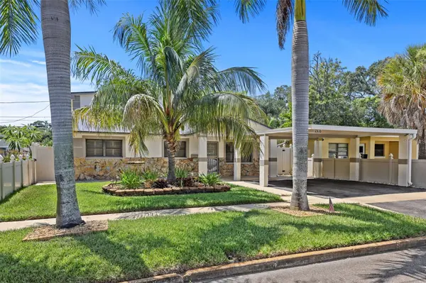 2035 28TH ST S, St Petersburg, FL 33712