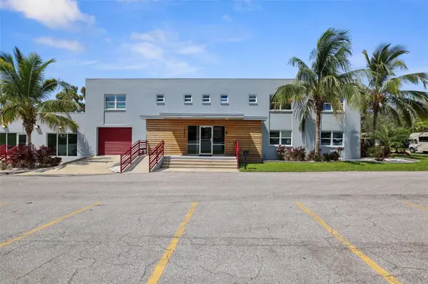 10830 NAVAJO DR, St Petersburg, FL 33708