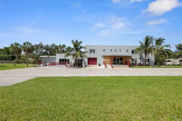 10830 NAVAJO DR, St Petersburg, FL 33708