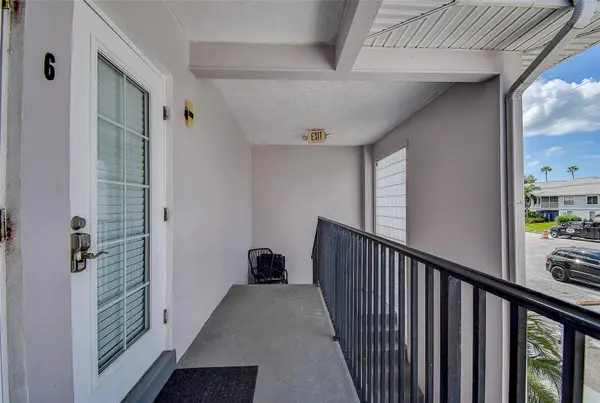 11975 3RD ST E #6, Treasure Island, FL 33706