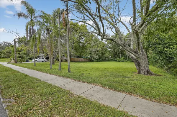 5208 E 122ND AVE, Temple Terrace, FL 33617