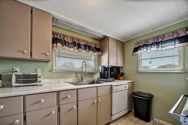 122 E SAINT ANNES CIR, Apollo Beach, FL 33572
